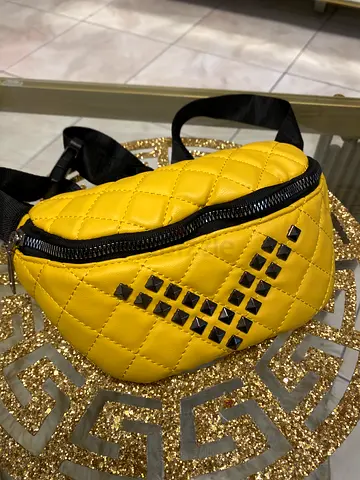 Vintage yellow bag easily wearable