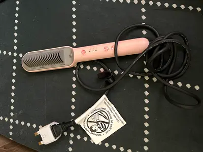 wavytalk ionic Pink electric heated hair straightening brush - barely used (2 times)