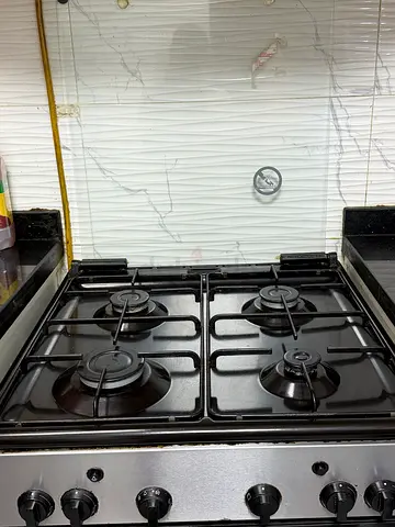4-burner stainless steel gas stove - good working condition