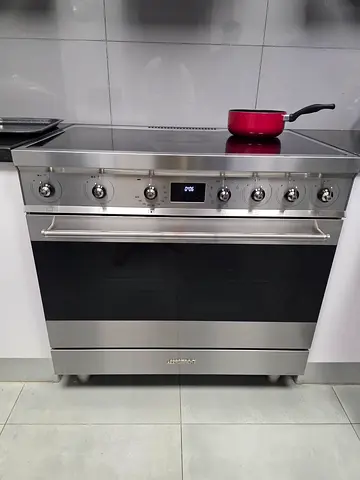 SMEG INDUCTION COOKER 90CM BRAND NEW Never Use