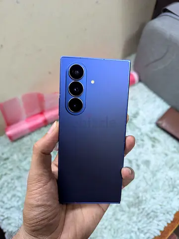 Samsung Galaxy Z Fold 7 256GB( corner dent)