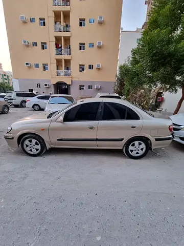2002 Nissan SUNNY 照片 4