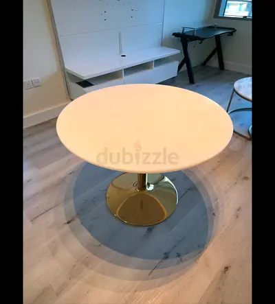 Dining table round marble 4 seater