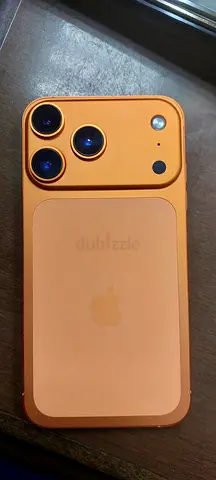 iPhone 11 in 17 Pro