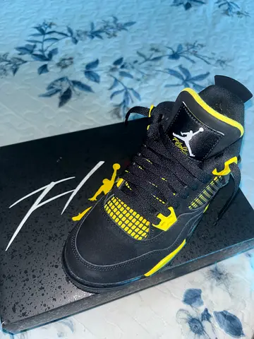 Jordan 4 Retro thunders