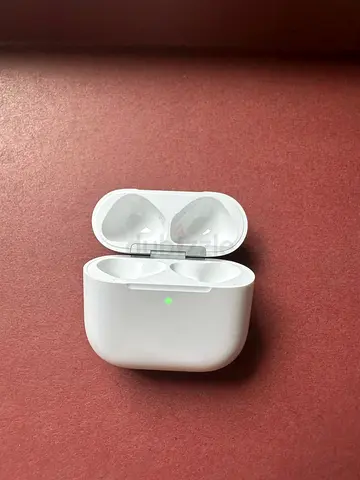 Apple Air Pods 4 Charging Case