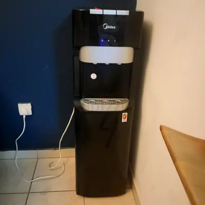 Bottom load water dispenser