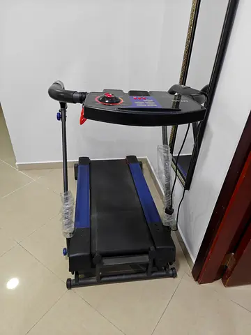 Foldable treadmill with handrails and control panel (No delivery)