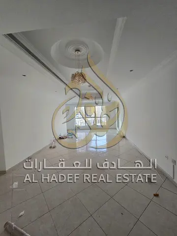 غرفتان وصالة بإطلالة بحرية | غرفة خادمة ماستر | بلكونة بحرية كبيرة | تشطيبات فاخرة | مساحات واسعة | خزائن حائط | مناسبة للعائلات جدا