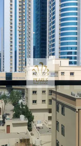 شقة أول ساكن للايجار السنوي في عجمان منطقة ليواره.تتميز بأرقي وأكبر غرفة ماستر وصالة مع 2 حمام بلكونة وخزائن بالحائط. تشمل تكييف مركزي وباركينج مجاني