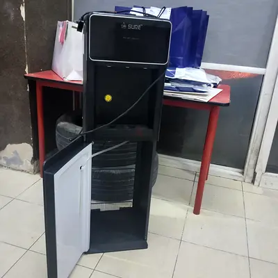 Bottom load water dispenser