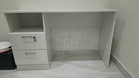 White computer desk with lockable drawers - good condition 120x 40 x 73cm