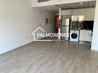 شقة بغرفة نوم واحدة | سكن RMT | شرفة مطلة على المدينة