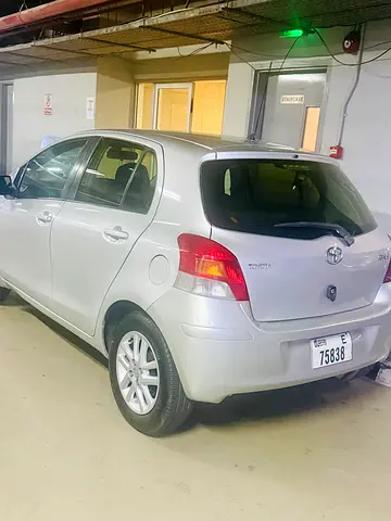 2011 Toyota YARIS photo 2