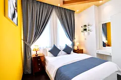 0% COMMISSION, female apartment Luxury master bedroom with attached washroom,near tram/metro station