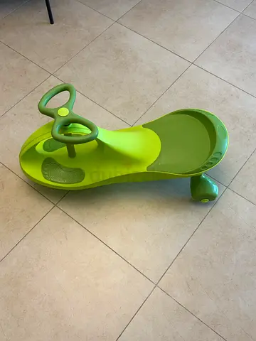 Green PlasmaCar / Wiggle Ride-On Toy - Good Condition