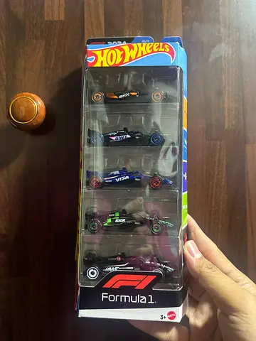 Hot Wheels Formula 1 set - 5 mini race cars, sealed