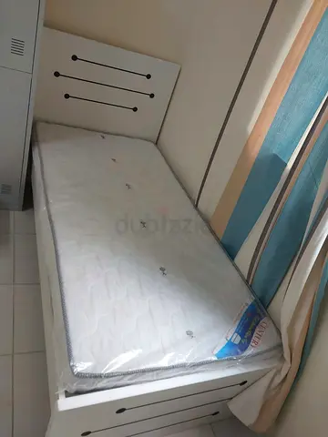 Single bed with mattress and storage drawer - good condition