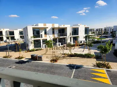 3BR Single Row | Premium Location | AR3