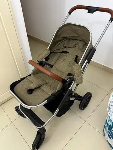 Giggles Lightweight olive-green standard baby stroller in good condition.