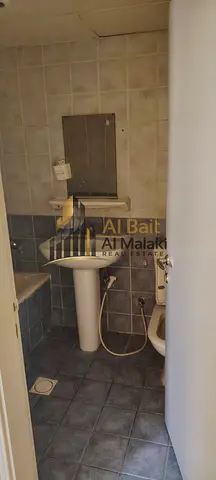 شقة عائلية واسعة مع بلكونة وإطلالة مفتوحة في التعاون