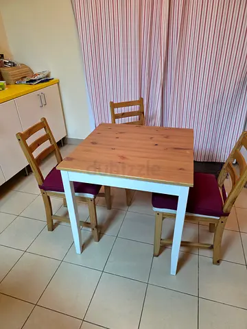Solid wood dining table with 4 chairs - good condition