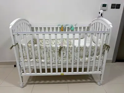 Baby shop White Wooden Baby Crib with Mattress and Railings and side covers