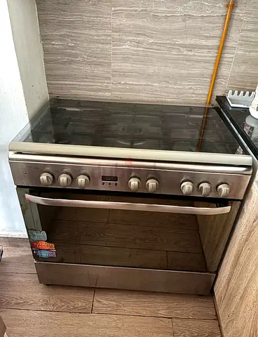 Silver 5 Burner Gas Cooker with Glass Top and Oven