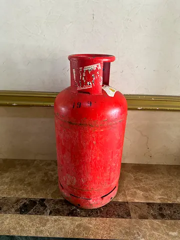 Used Red LPG Gas Cylinder - Medium Size