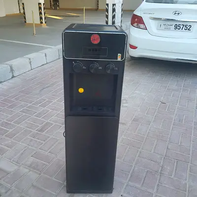 Bottom load water dispenser