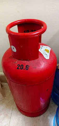 Full Red LPG Gas Cylinder 20.6kg - Good Condition.