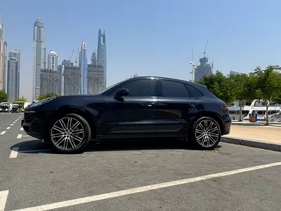 2018 Porsche MACAN photo 2