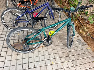 Kids bike suitable for up to 140cm. Everything working, bottle holder. Great price.