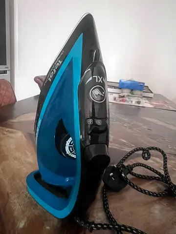 Tefal Ultragliss Anti-Calc Steam Iron