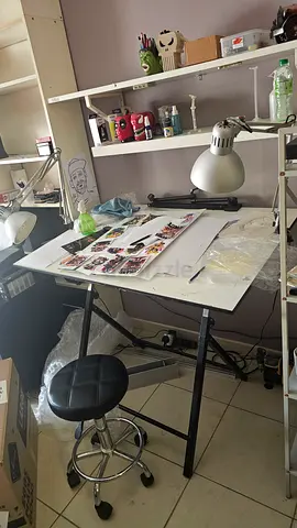 Artist table with angle option