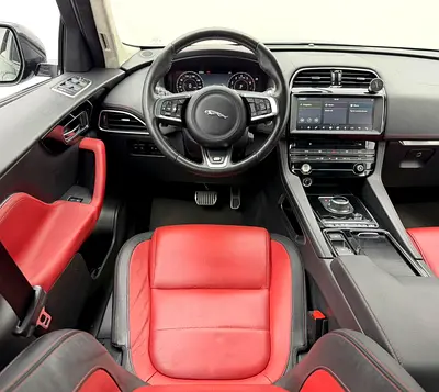 2019 Jaguar F-PACE — фото 8