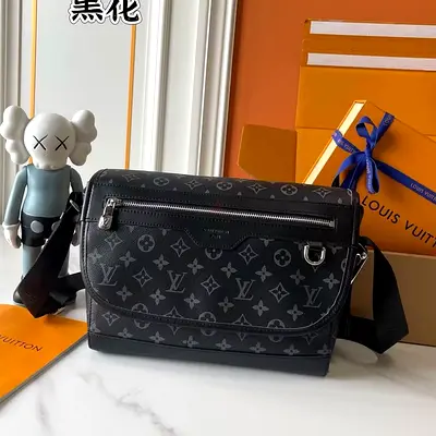 Louis Vuitton Avenue Sling Bag