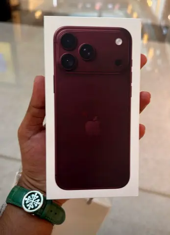 Brand new sealed iPhone 18 Pro (burgundy ) - Unopened box