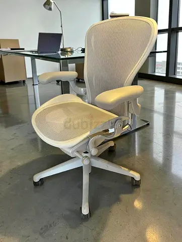 Herman Miller Aeron Remastered Size B like new condition