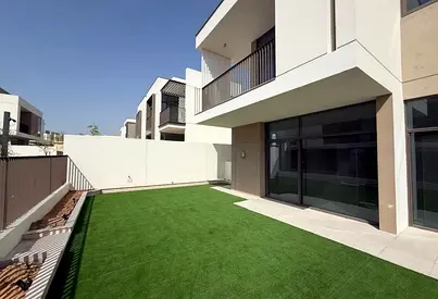 UNIT IS LANDSCAPED | VACANT | AGENTS PLEASE EXCUSE