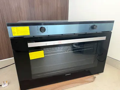 Brand New Siemens Appliances set- built-in 90cm Gas Hob, Oven and Extraction Hood. Never used