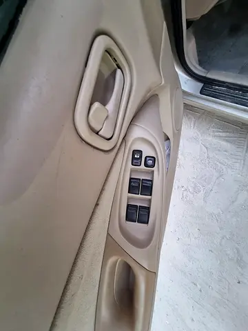 2002 Nissan SUNNY 照片 13