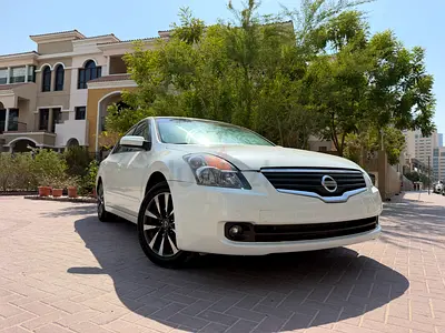 Altima 2009 single owner rarely used, Actual low mileage, zero inner paint