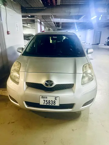 2011 Toyota YARIS photo 4