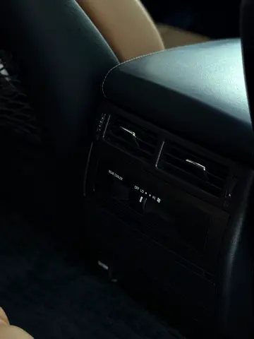 2021 Toyota LAND CRUISER — миниатюра 18