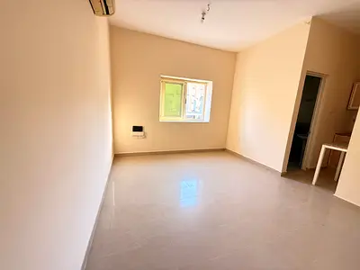 BIG SIZE STUDIO SEPRATE KITCHEN NEAR TO GALAXY SUPERMARKET IN MUWAILEH