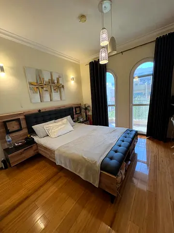 Private room with balcony available in JVC