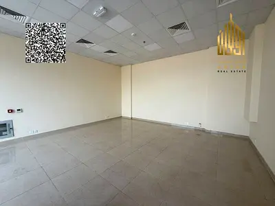 محل واسع للإيجار – مناسب للتجزئة أو المكاتب