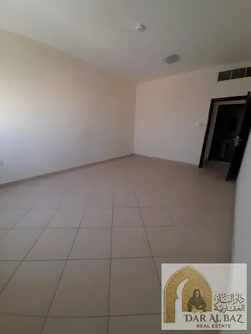 شقه غرفه وصاله للايجار السنوي بمنطقه البوطينه الشارقه غرفه و صاله و مطبخ و حمام و تكيف مركزي باطلاله مفتوحه قريب من كل الخدمات والمرافق العامه