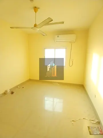 NEAT AND CLEAN FAMILY BUILDING APPARTMENT NEAR KACHA PARKING
